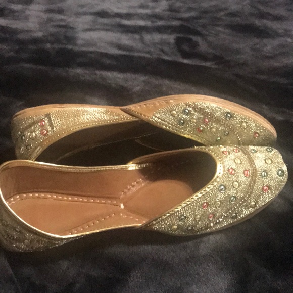 Shoes - Picture 4 of 5